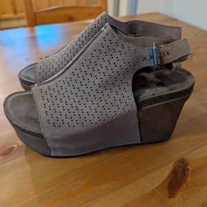 OTBT Jaunt leather wedges